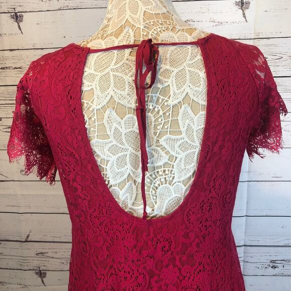 Free people lace magenta dress with open back, scalloped sleeves and hem size XS - Picture 12 of 13